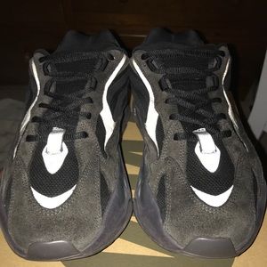 Yeezy Boost 700 V2 “Vanta” Size 12